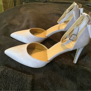 Material Girl, Lavender faux suede ankle strap pumps with 4” heel. Sz 9 1/2.